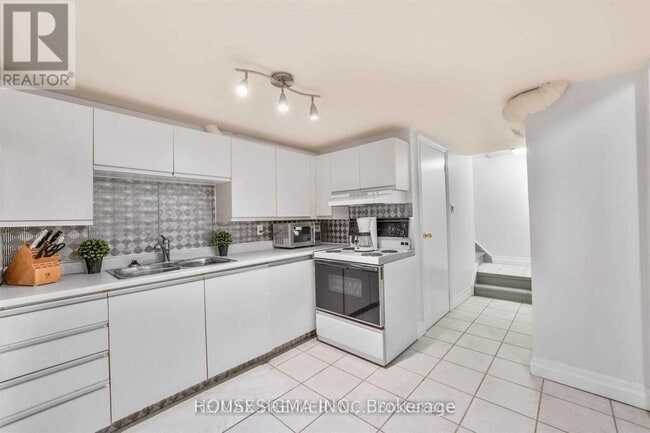 Building Photo - 131 Greenpark Blvd