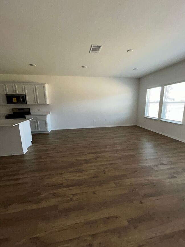 Foto del edificio - Charming 4 beds 3 baths in Leander!