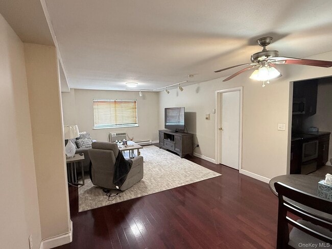 Building Photo - 530 Hudson Ave