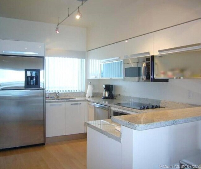 Foto del edificio - 601 NE 36th St