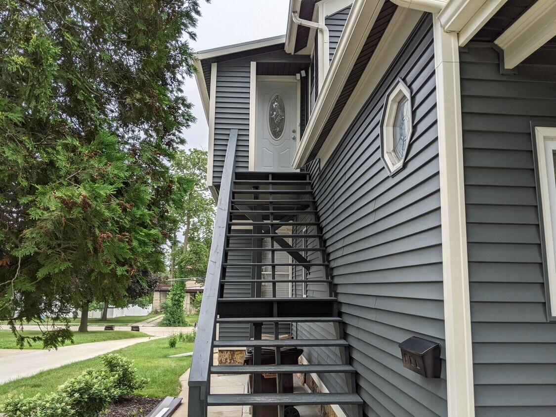 837 W Stephenson St, Freeport, IL 61032 House Rental in Freeport, IL