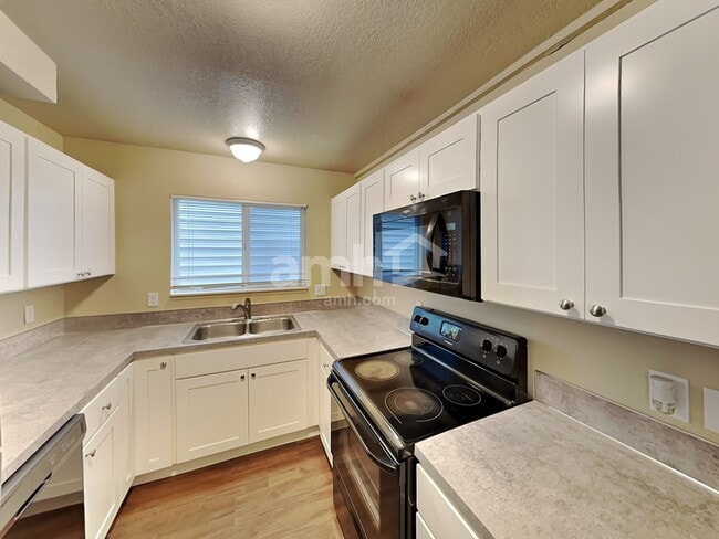 Building Photo - 16966 SW Steele Way