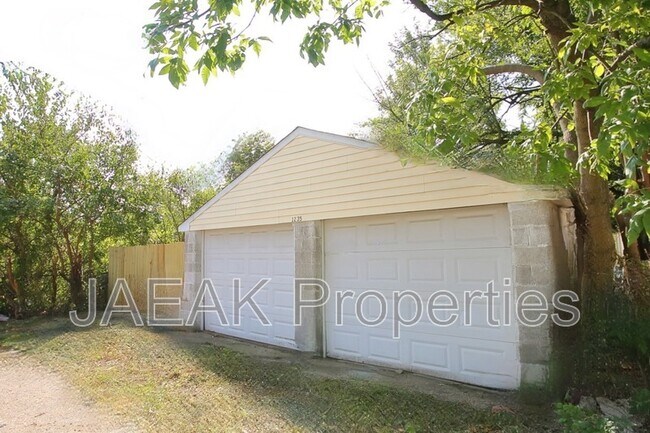 Building Photo - 1235 W Ashland Ave