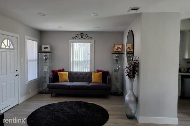 Foto del edificio - 2 br, 1 bath House - 4420 Parker Ave