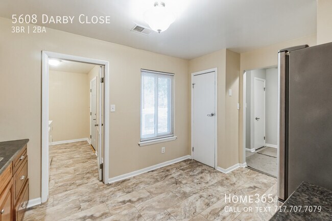 Building Photo - Incredible 3 Bedroom 2 Bedroom Townhouse O...