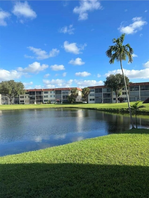 Foto principal - 8961 S Hollybrook Blvd