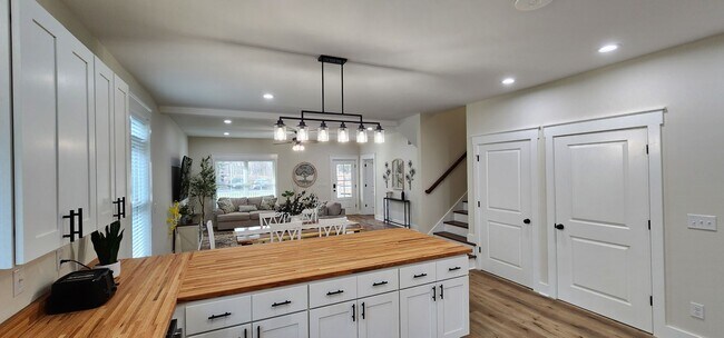Foto del edificio - Short term lease-625 Kotter Farms Trail Ev...