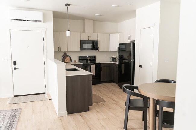 Building Photo - Brisa Heights