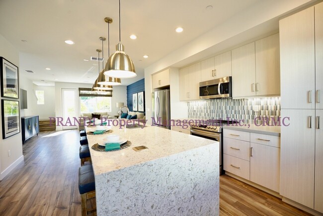 Foto del edificio - Gorgeous Newer Townhome in Southern Novato