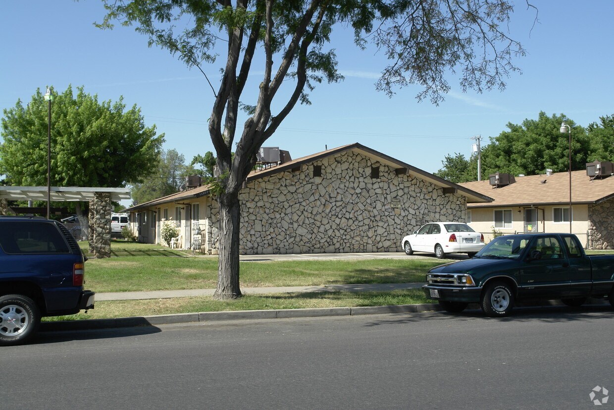 Building Photo - 1120-1130 W 12th St