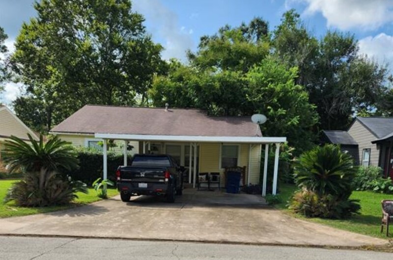 Primary Photo - 740 Lorrain St
