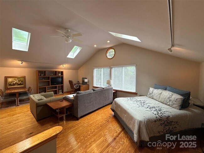 Foto del edificio - 1330 Cedar Ln