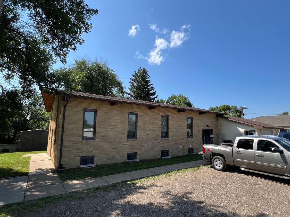 Building Photo - 967 Pleasant Ln