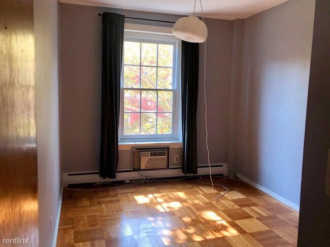 Building Photo - 344 S 18th St