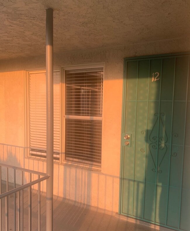 Foto del edificio - Cheerful and Spacious 1 bd/1bth Upstairs Unit