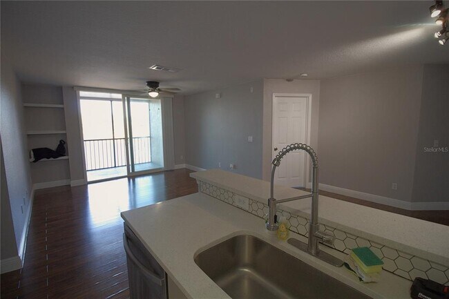 Foto del edificio - 8837 Latrec Ave