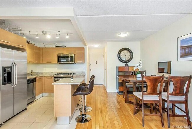 Foto del edificio - 1155 Warburton Ave