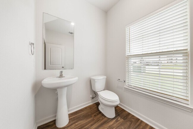 Building Photo - Spacious 4-Bed Home with Island Kitchen & Fenced Yard in Converse – 2,205 Sq Ft!
