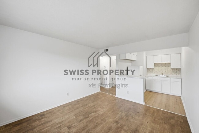 Building Photo - 544 Riverview Dr