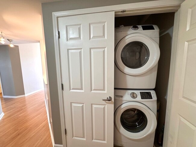 Building Photo - 656 Pearson St