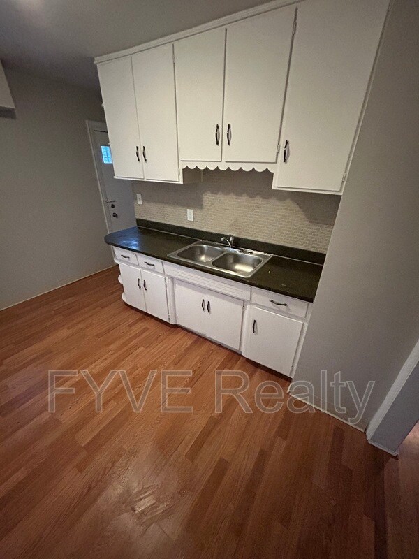 Foto del edificio - 17813 Grovewood Ave