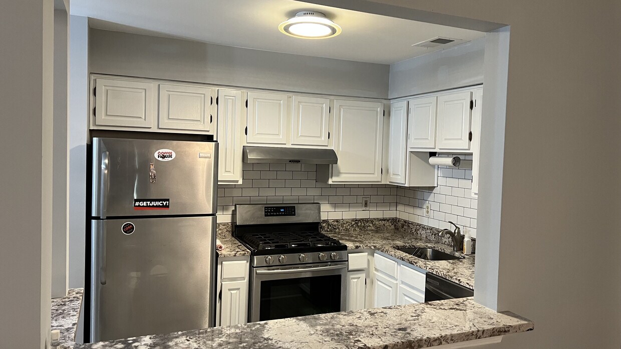 523 Waterford Dr Unit 523, Edison, NJ 08817 Condo for Rent in Edison