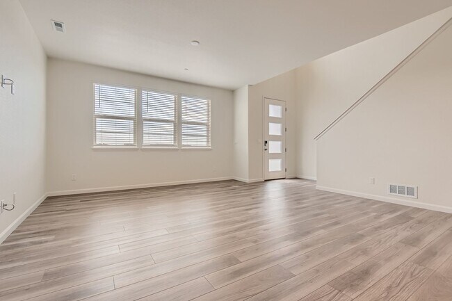 Foto del edificio - Welcome to this 3 bed, 2 and half bath town-home in Briargate area