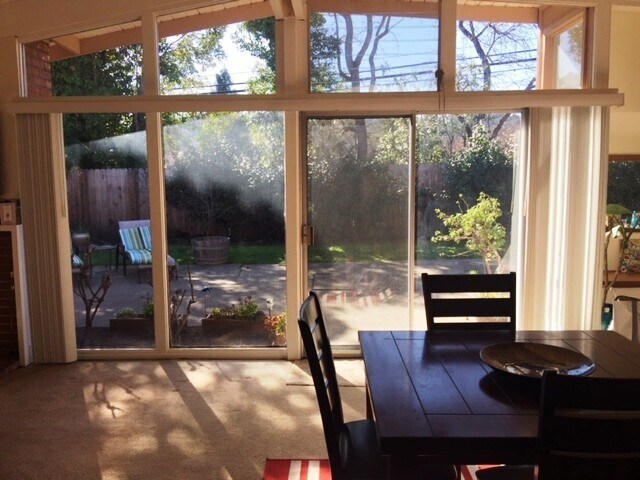 Building Photo - Comfortable Mid Century Modern Home with B...