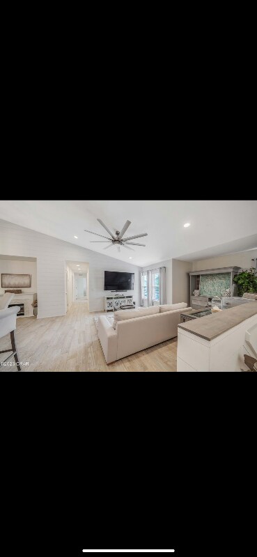 Building Photo - 1307 Lighthouse Rd