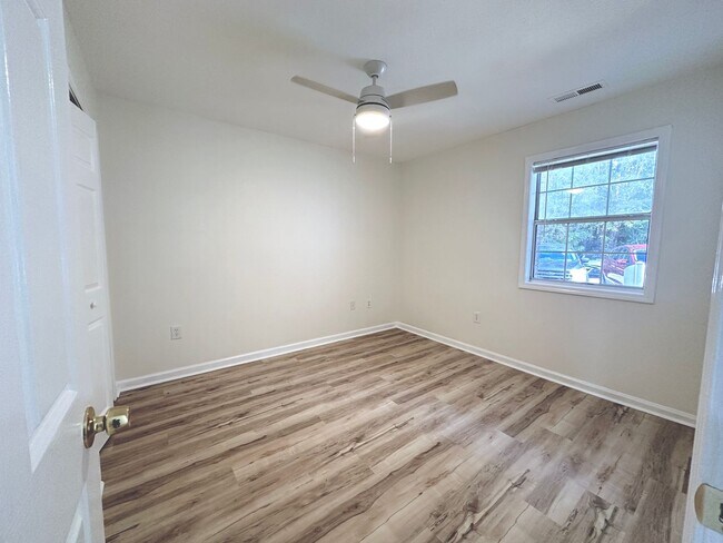Foto del edificio - Newly updated 1 bedroom/1 bath condo in Ri...