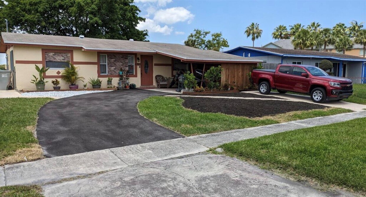 Foto principal - 2321 NW 6th St