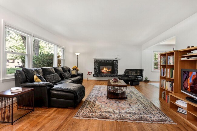Foto del edificio - 6182 Hardy Dr