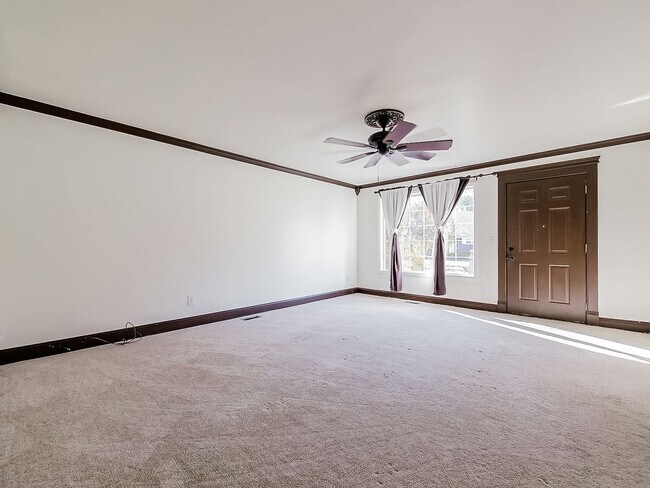 Building Photo - LOCATION, LOCATION, LOCATION!!! Royal Oak ...