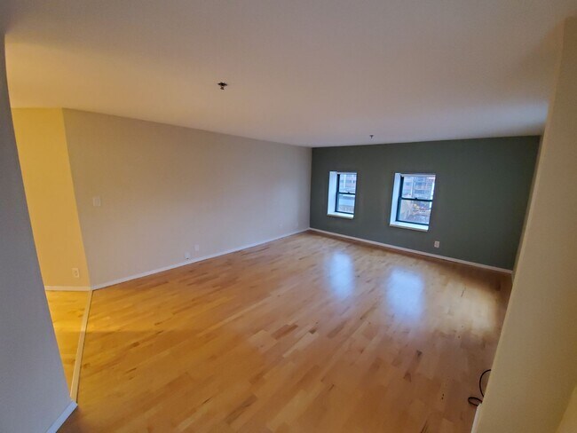 Building Photo - 1 bedroom at the Blatz