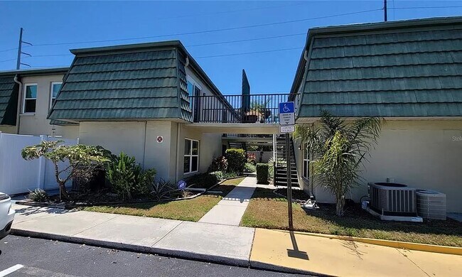 Foto del edificio - 1799 N Highland Ave