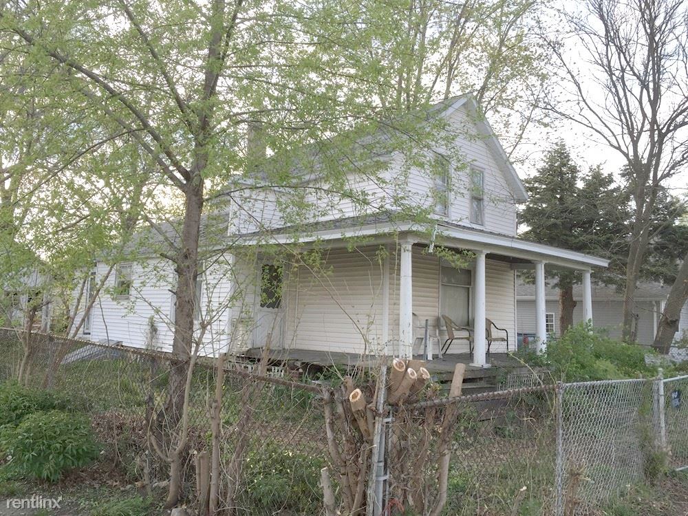 Primary Photo - 365 S Chicago Ave