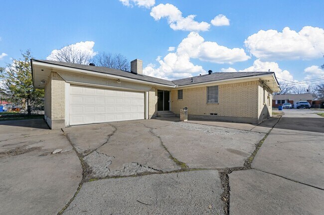 Foto del edificio - QUAINT  3 Bedroom, 2 bathroom House w Fireplace!!