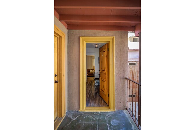 Foto del edificio - 1159 N Fuller Ave