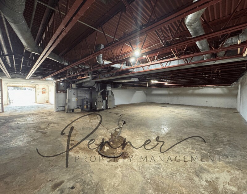 Building Photo - 6310 Raytown Rd