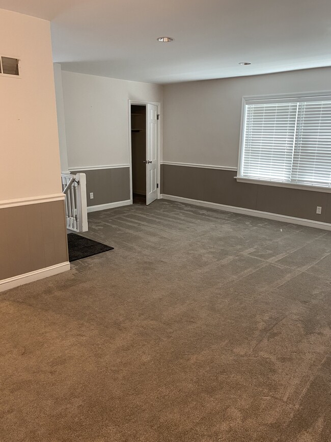 Living Room - 7221 Amherst Ave