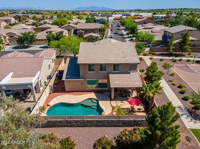 Foto del edificio - 18096 W Paradise Ln