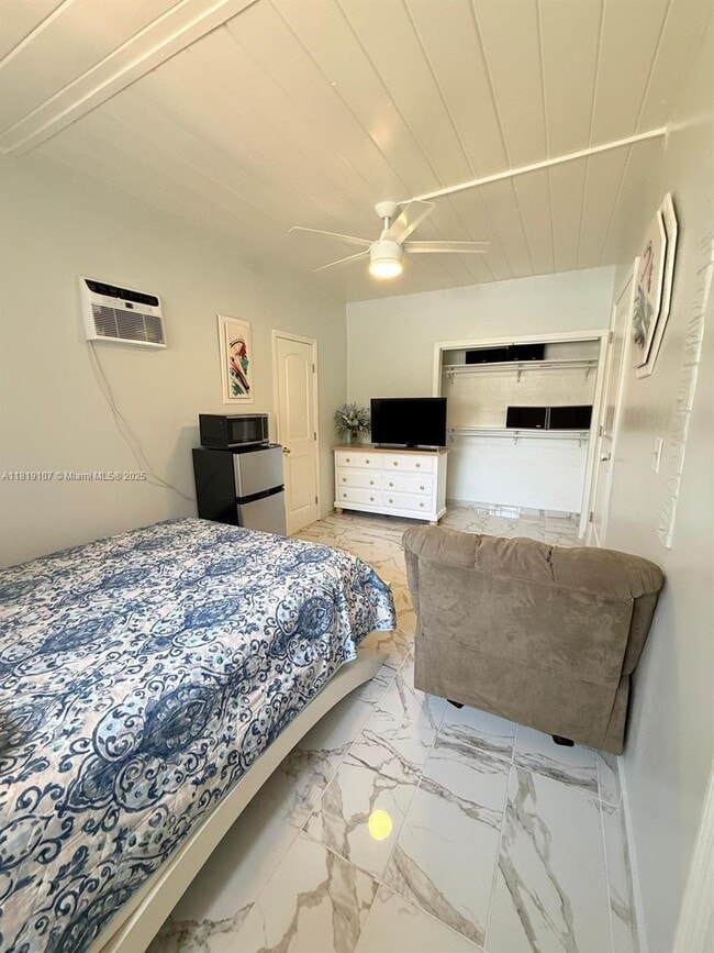 Foto del edificio - 7643 Miramar Pkwy