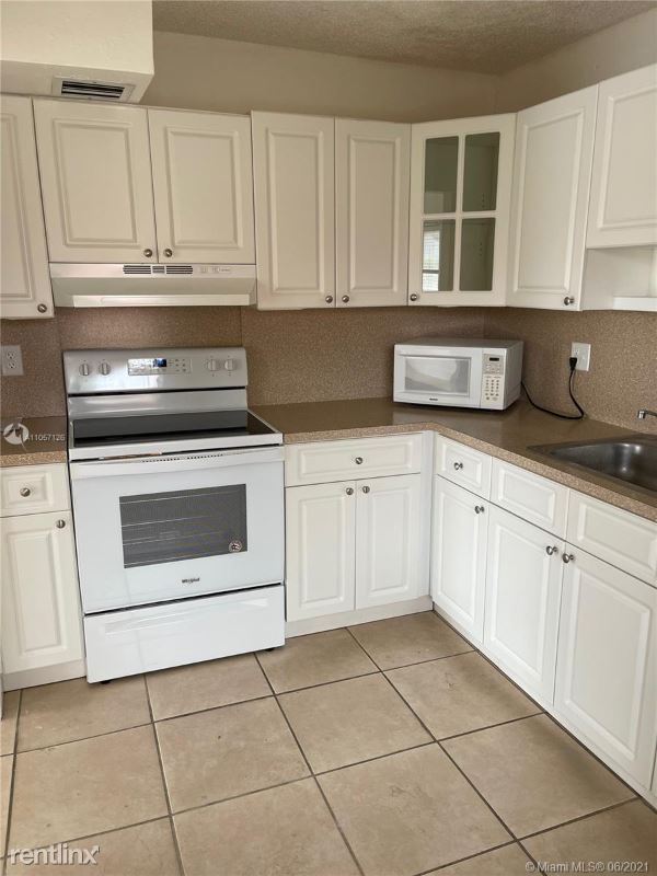Building Photo - 2 br, 2 bath Condo - 10411 SW 108th Ave # 251