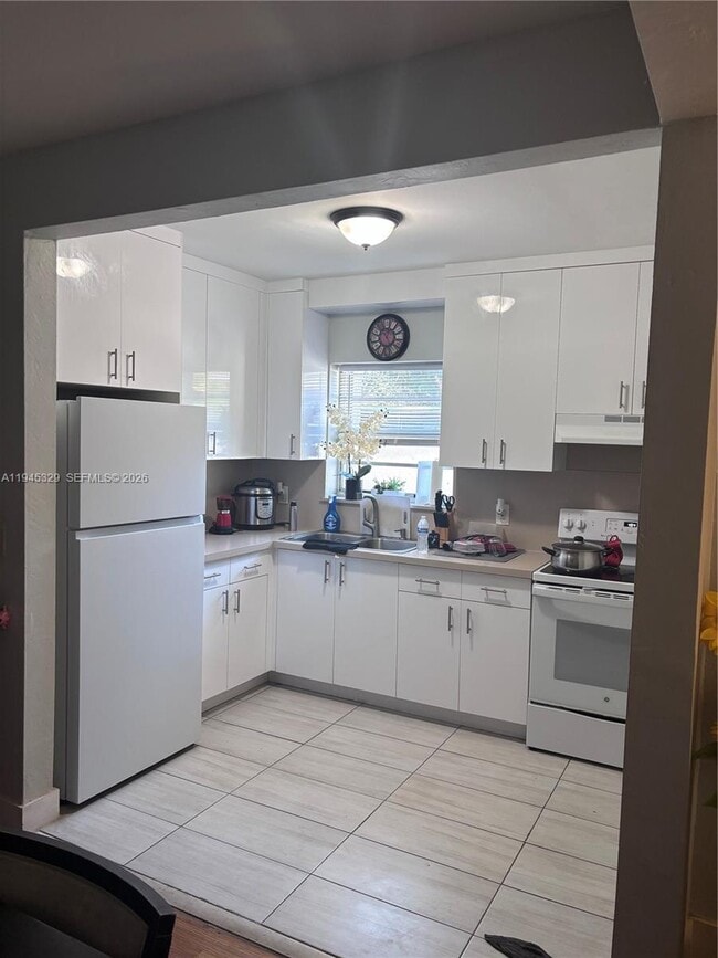 Foto del edificio - 680 NE 136th St