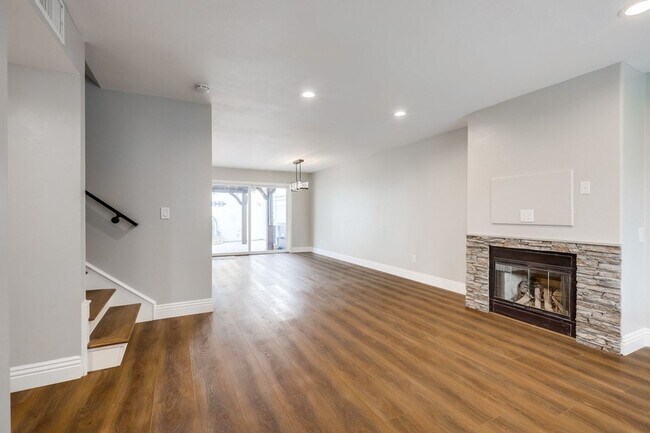 Building Photo - A 3 Bedroom, 2.5 Bathroom Condomunium at t...