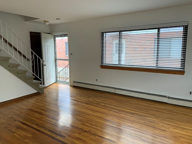 Foto del edificio - 33 Hickory Rd