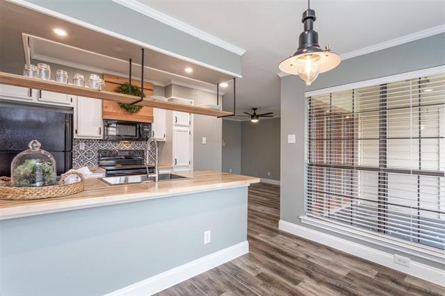 Primary Photo - 16301 Ledgemont Ln