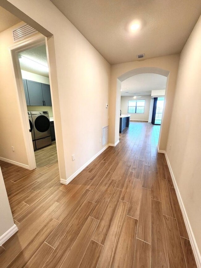 Building Photo - 8295 Vaulting Dr