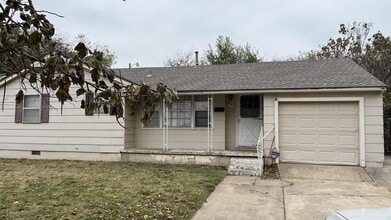 Building Photo - 2325 McCracken Dr