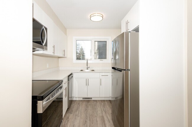 Building Photo - Rothesay Townhouses